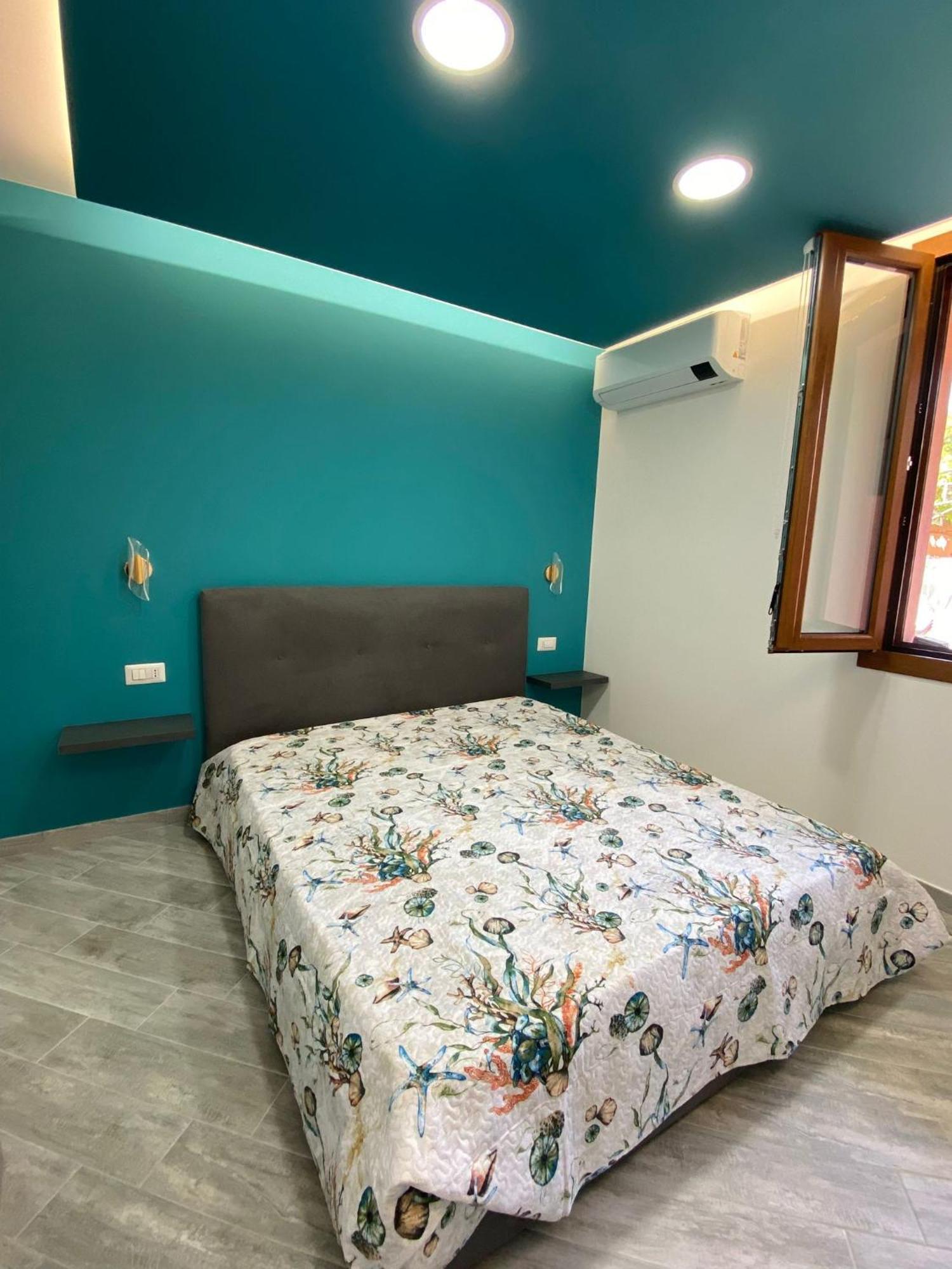 Suite Guesthouse A Pochi Passi Dal Mare Сассарі Екстер'єр фото